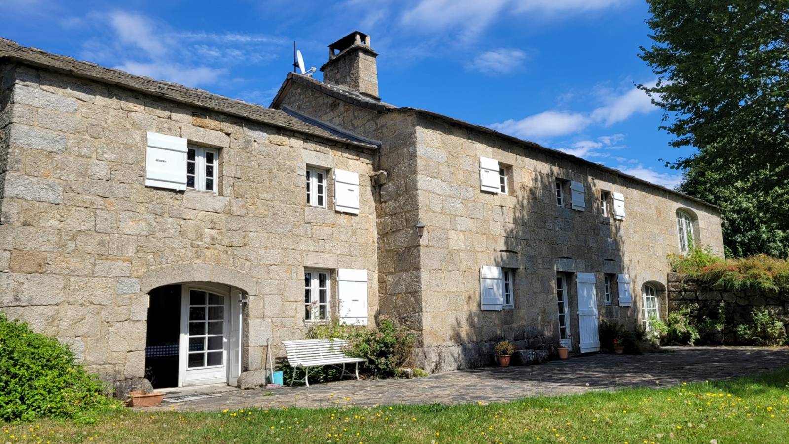 Ferme proche du centre du village du Chambon sur Lignon