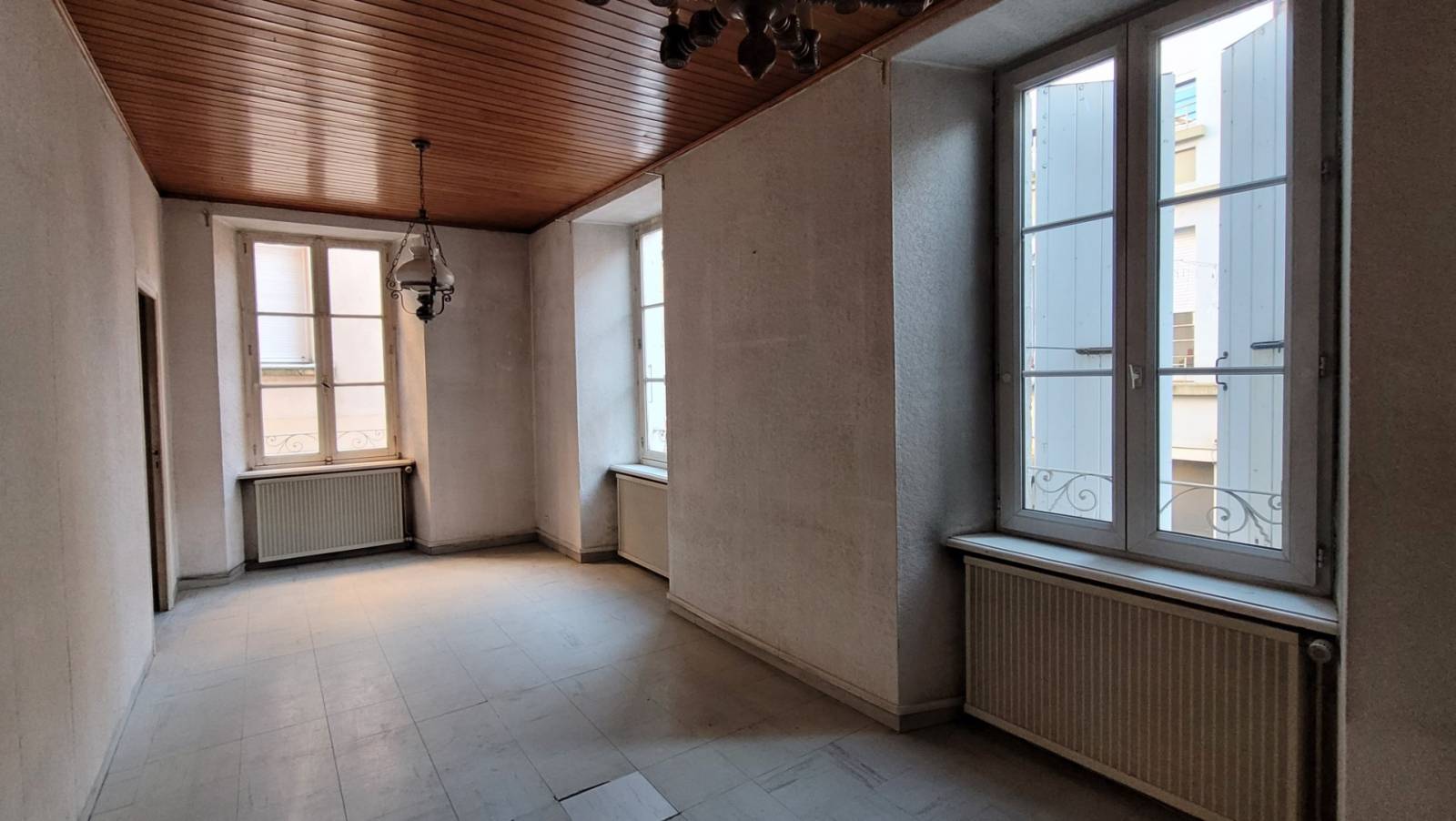 Immeuble à rénover au centre du village de Saint Agrève