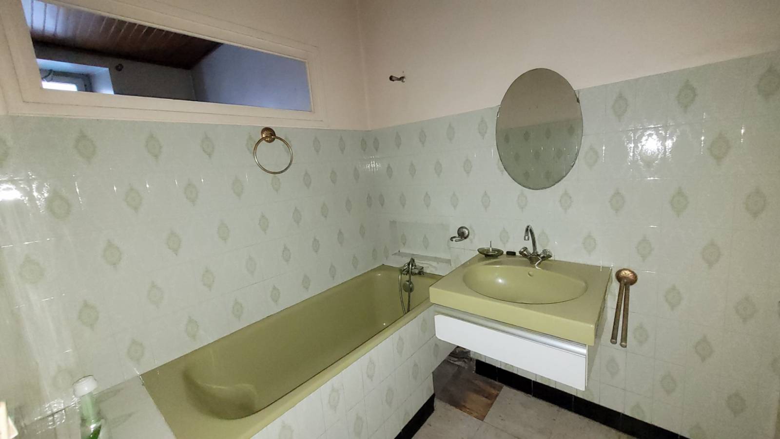 Immeuble à rénover au centre du village de Saint Agrève