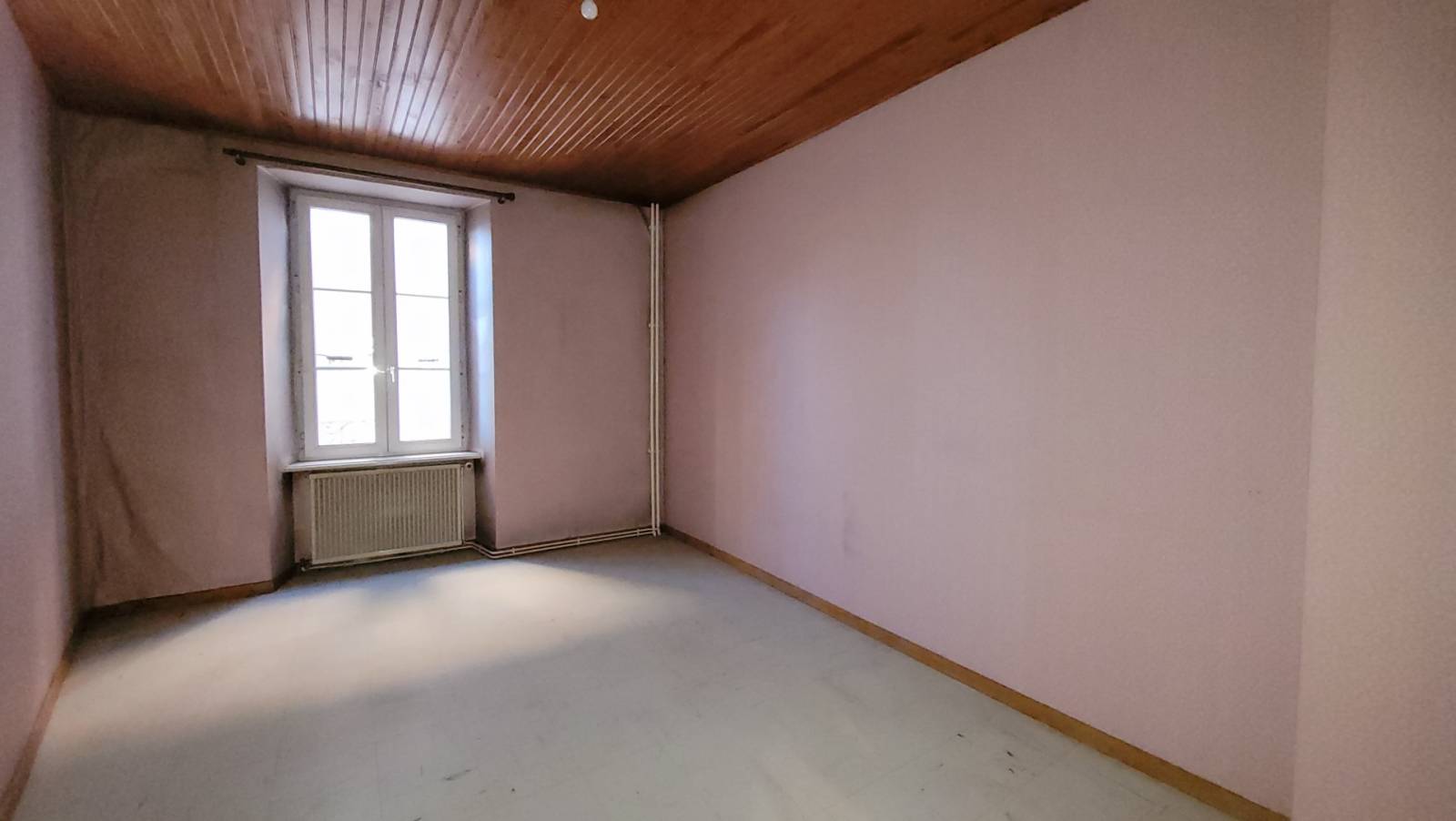 Immeuble à rénover au centre du village de Saint Agrève