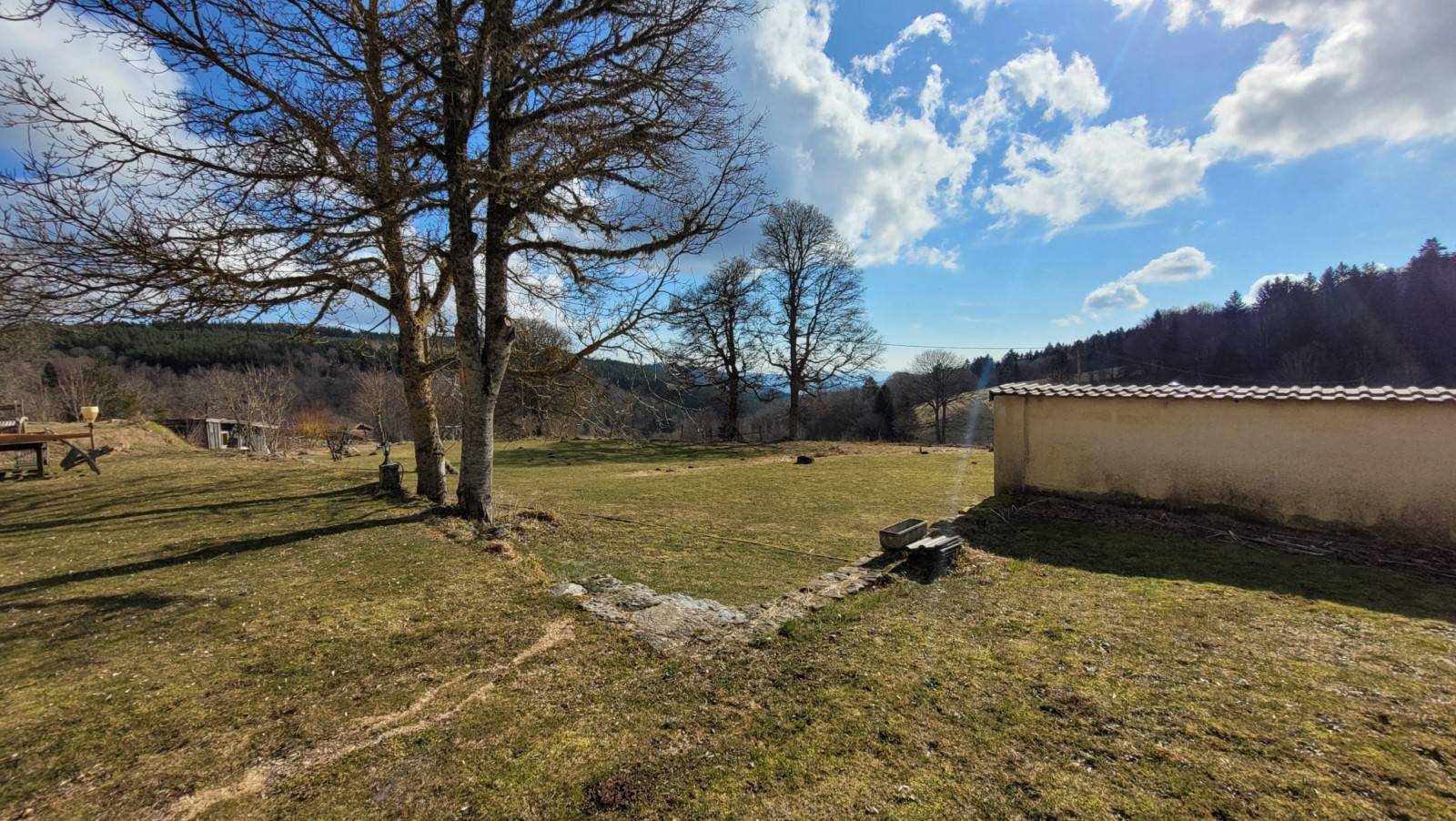 Ferme sur 1ha7 en campagne de St André en Vivarais