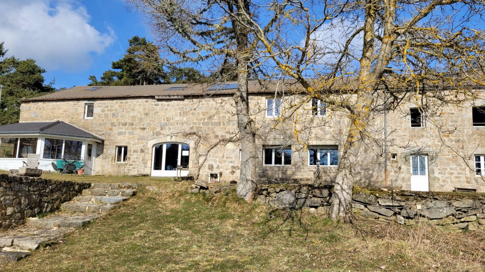Ferme sur 1ha7 en campagne de St André en Vivarais