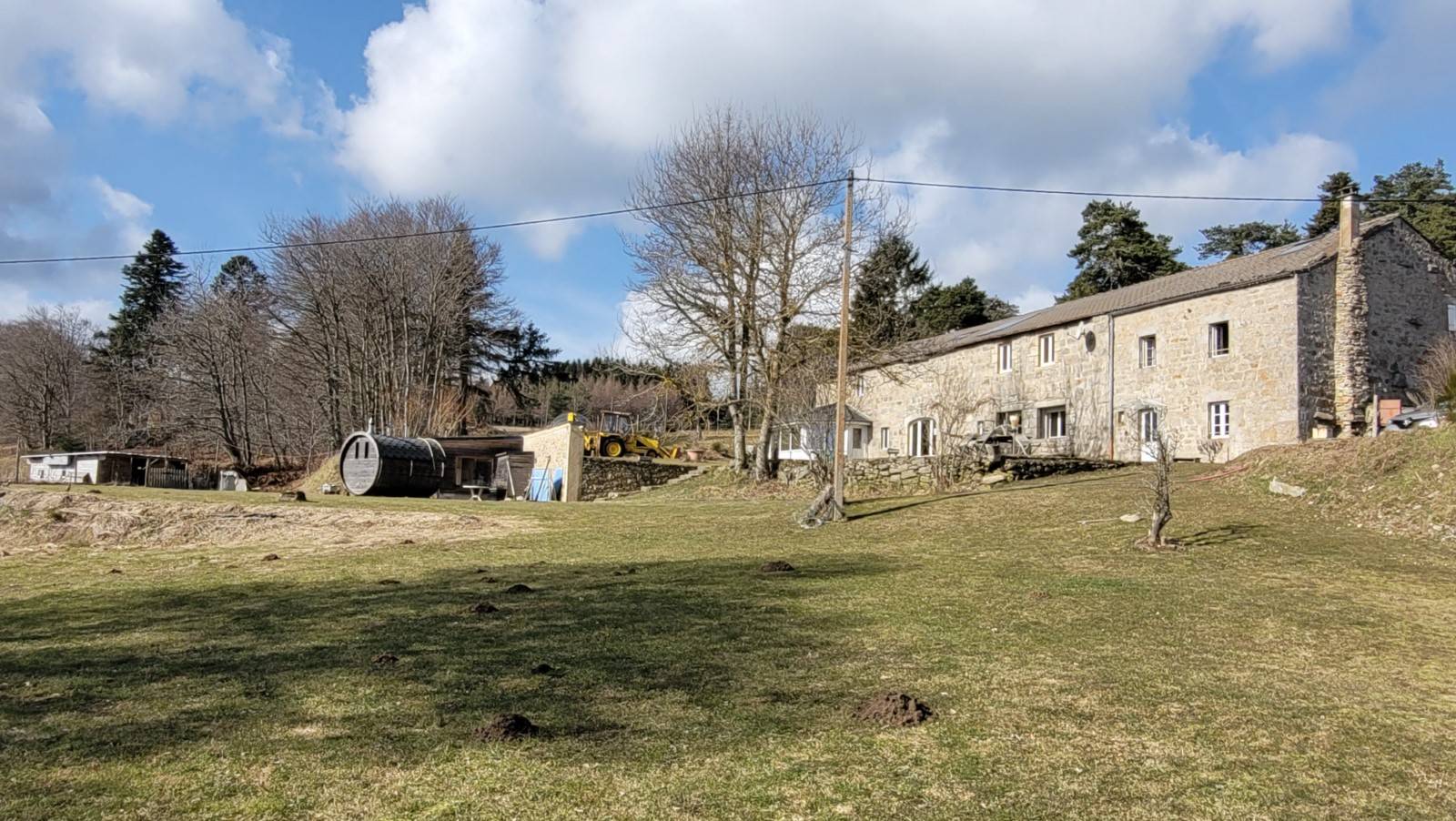 Ferme sur 1ha7 en campagne de St André en Vivarais