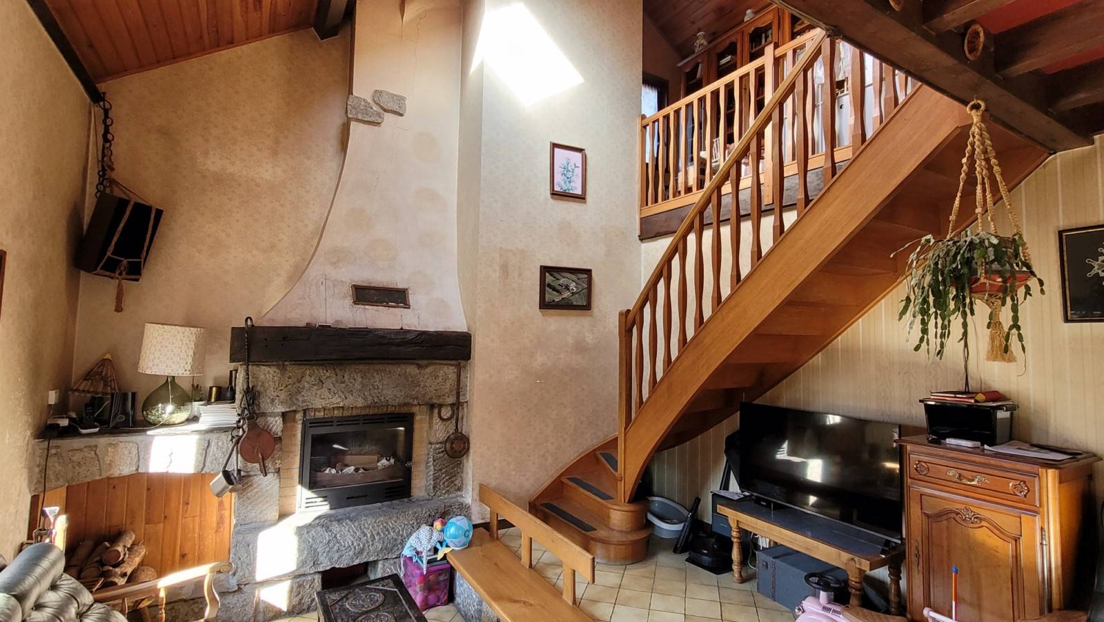 Maison sur 8500m² de terrain au Chambon sur Lignon