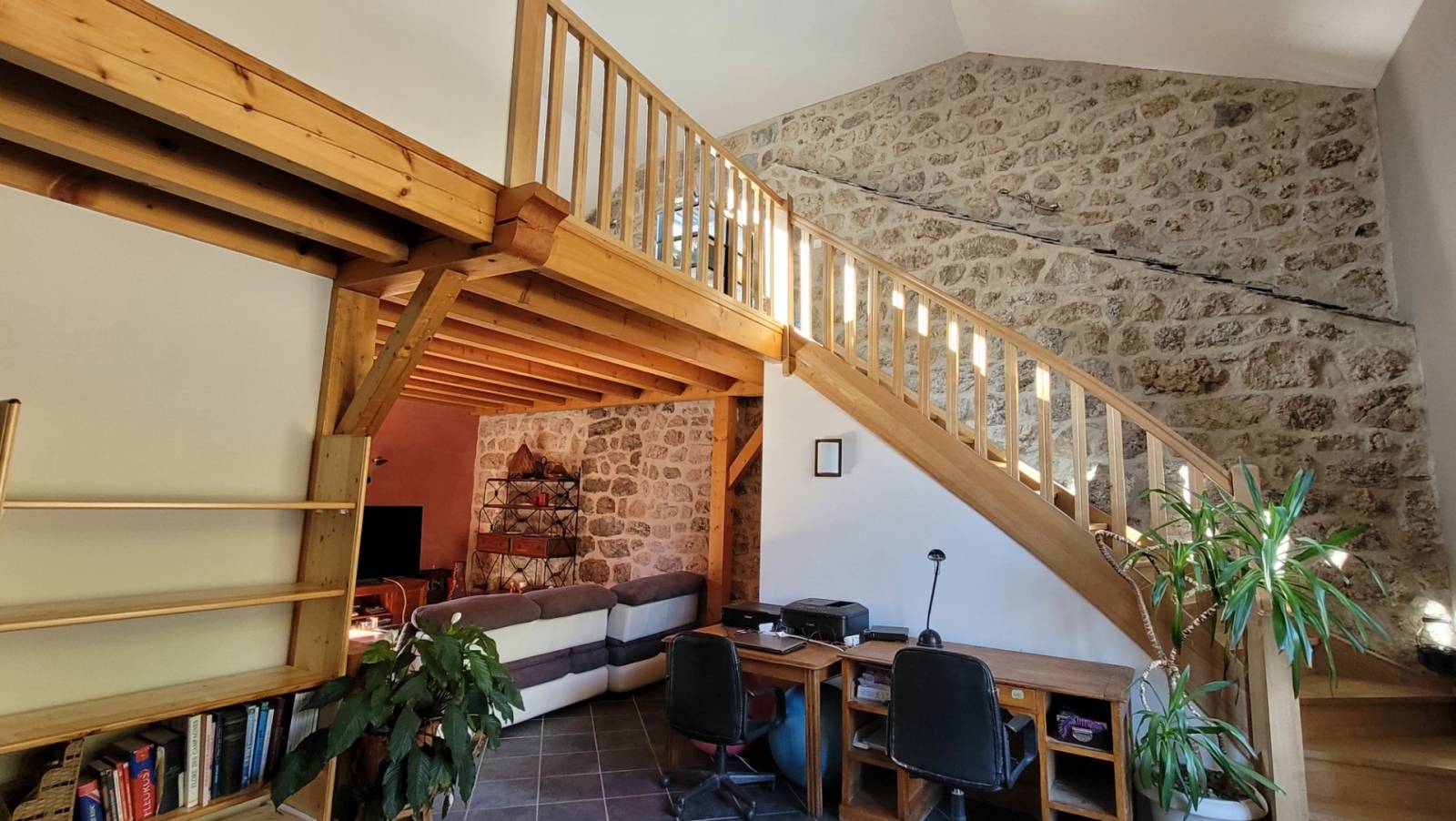 Propriété isolée sur plus de 5 000 m² de terrain à Tence