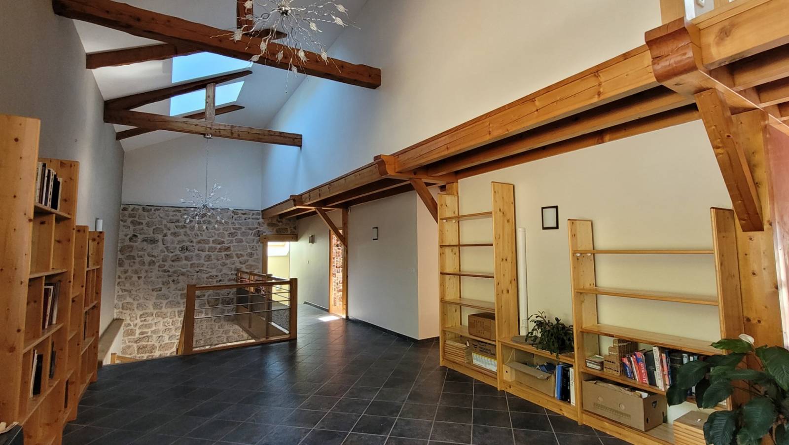 Propriété isolée sur plus de 5 000 m² de terrain à Tence