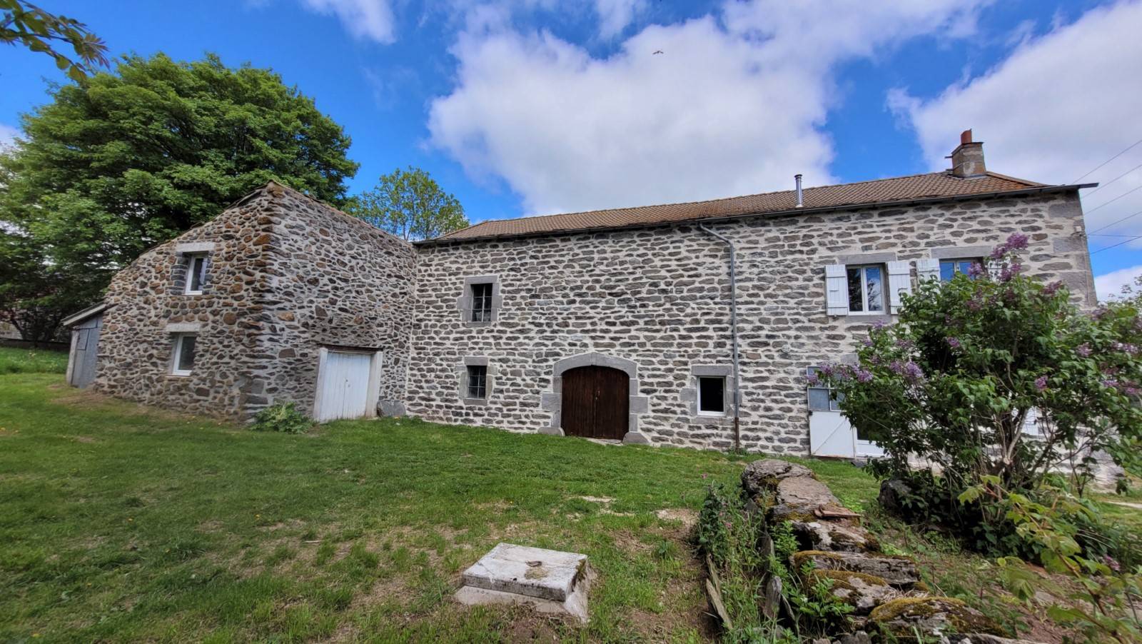 Maison T4  Les Vastres avec terrain et dépendances