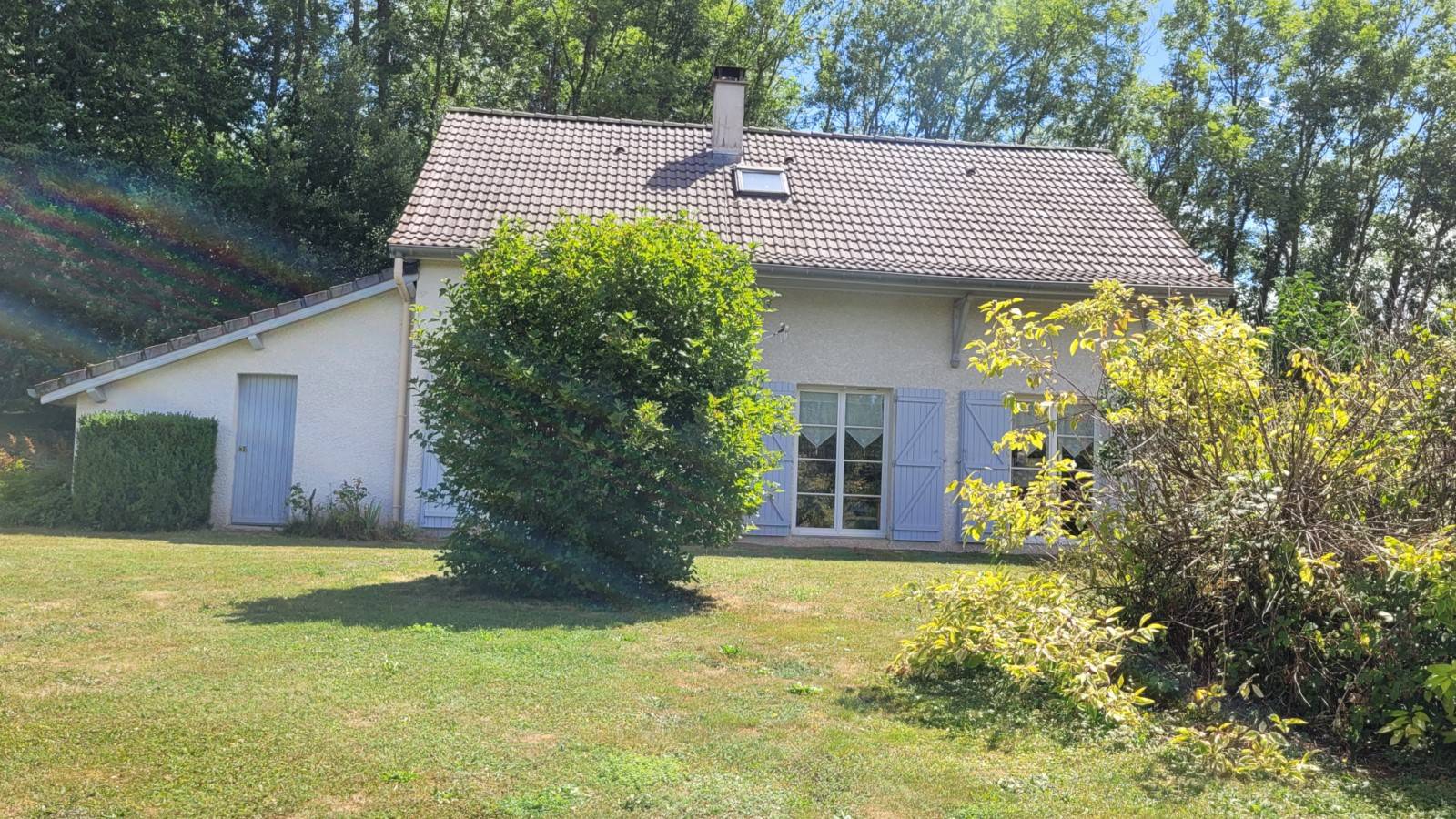 Maison sur 2 000 m² de terrain, très bel environnement à Tence