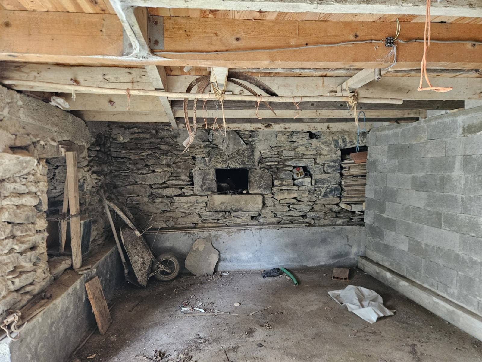 Coquette maison en pierres à rafraîchir campagne du Mazet