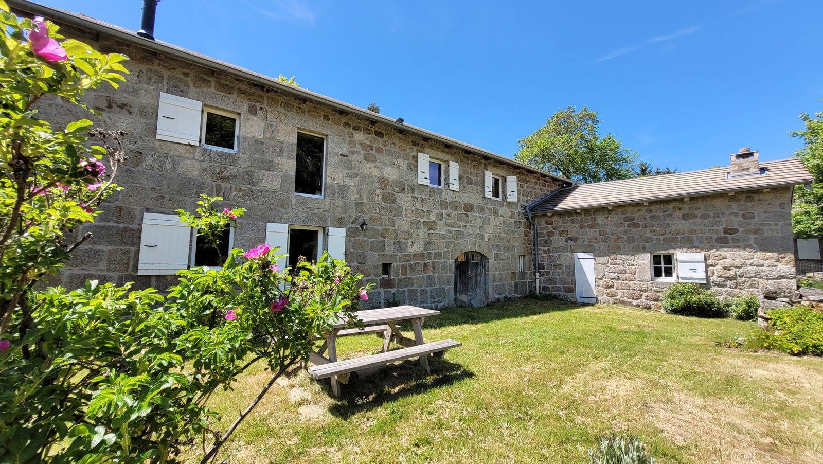 Très belle ferme rénovée en pierres Le Mazet St Voy
