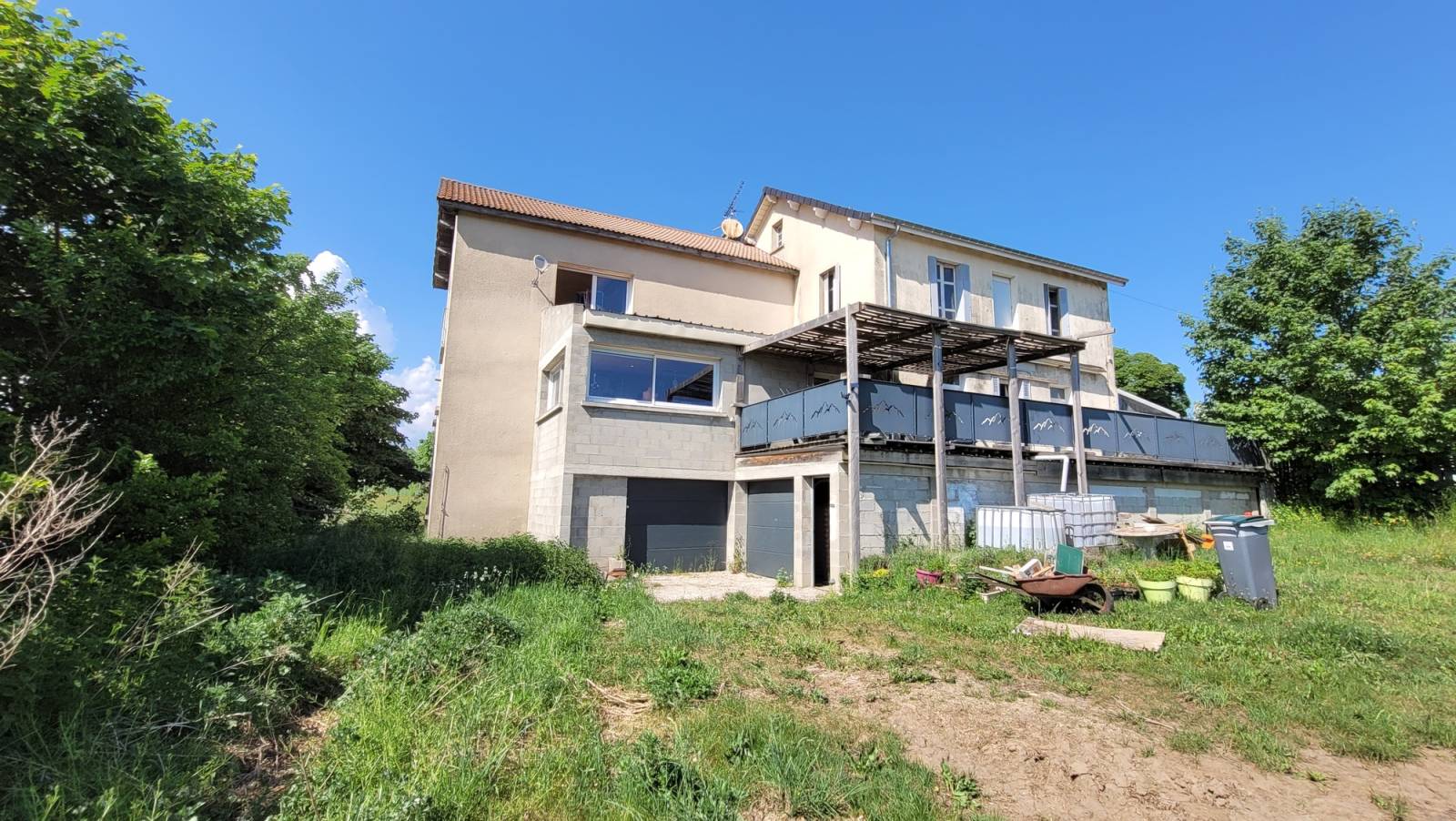 Maison avec local commercial et appartement Saint Agrève