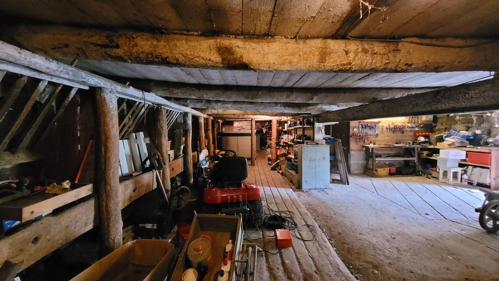 Ferme centre village du Mazet St Voy avec dépendances