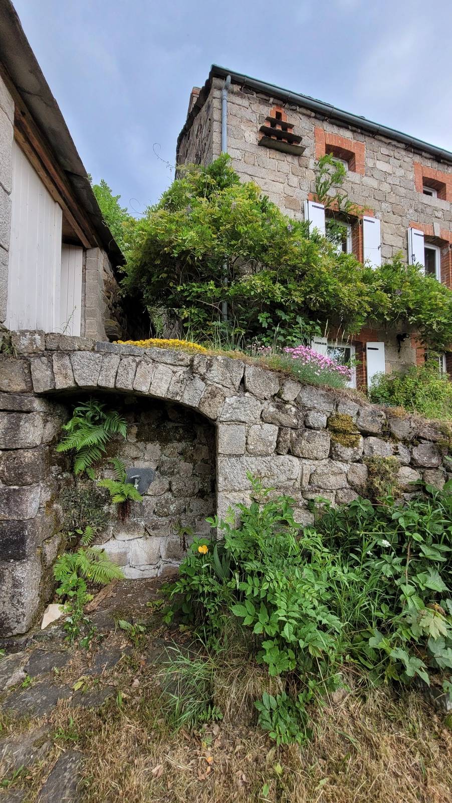 Ferme centre village du Mazet St Voy avec dépendances