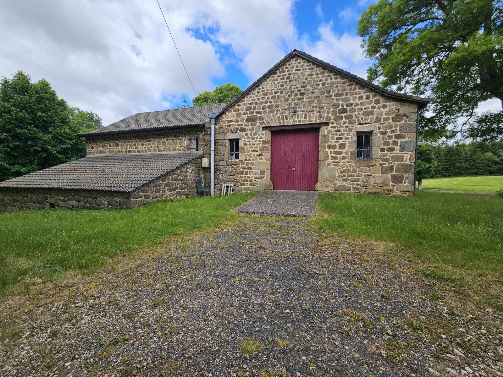 Superbe ferme à rénover dans le village de Saint Agrève