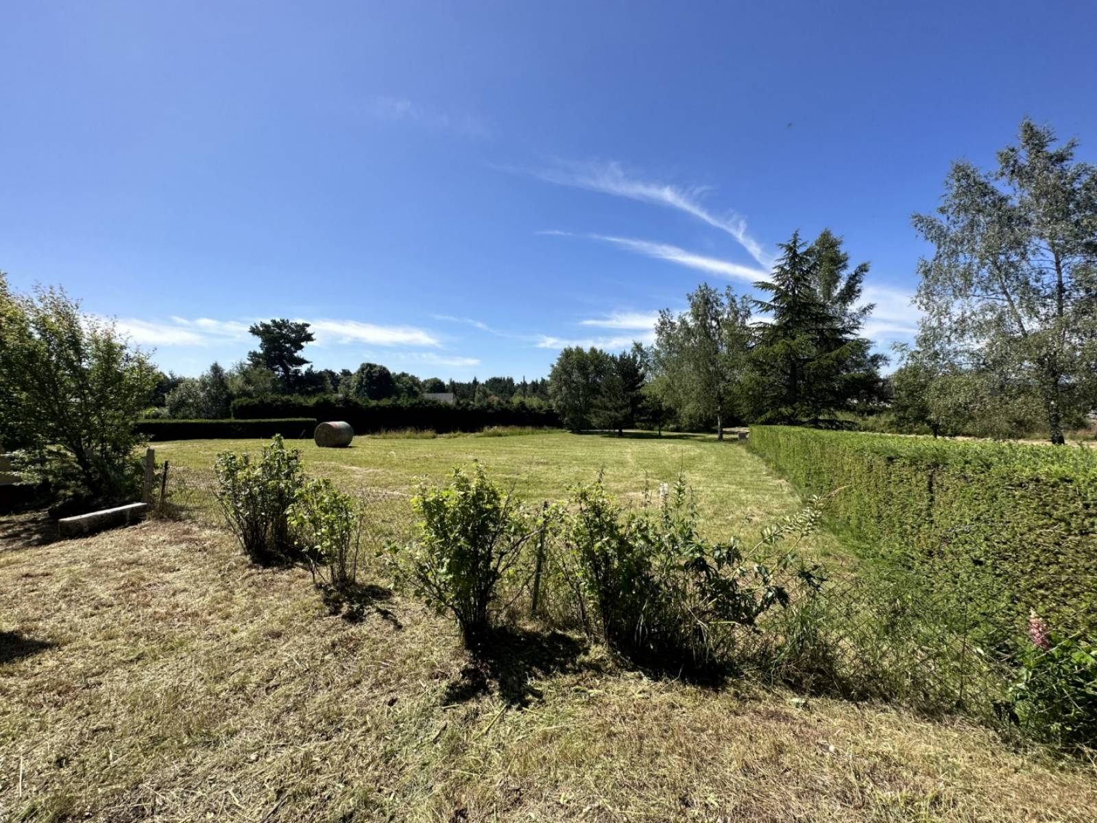 Maison mitoyenne avec jardinet en campagne de Mars