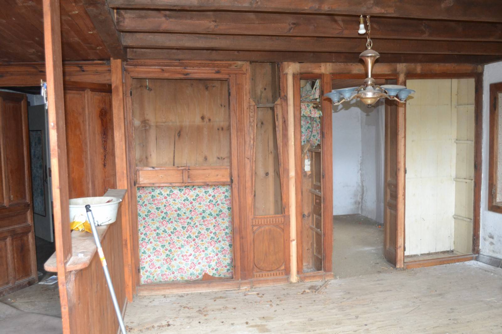 Jolie ferme indépendante à rénover. Campagne du Mazet St Voy.