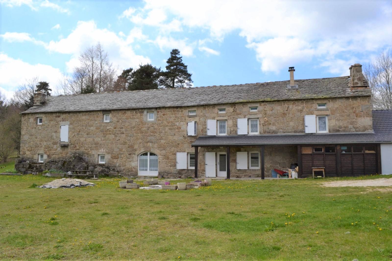 Ferme rénovée. Chambon sur Lignon. 3800m² de terrain.
