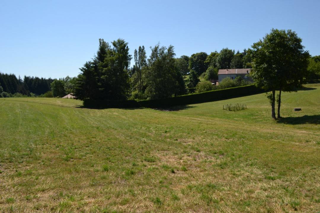 Terrain constructible Saint Agrève à l'orée du village