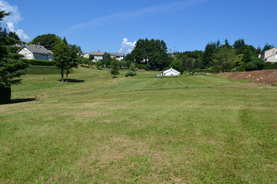Terrain constructible Saint Agrève à l'orée du village