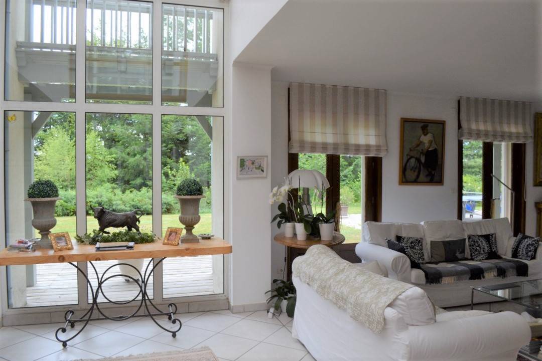 Grande et spacieuse villa. Belle qualité de construction.