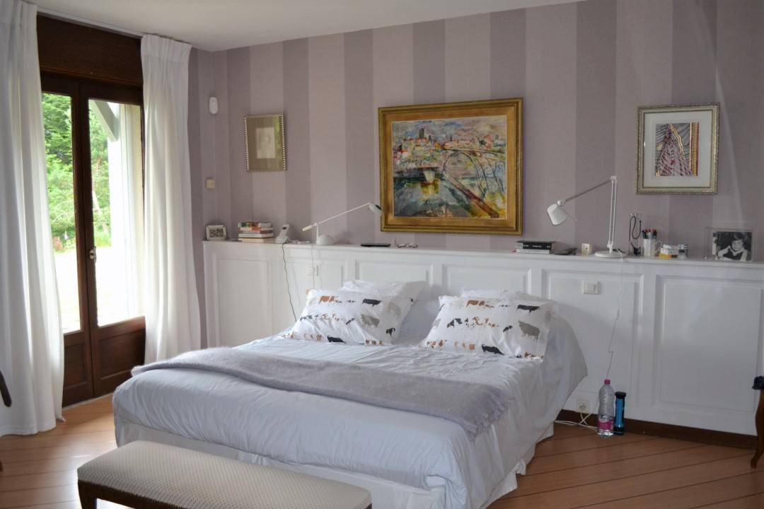 Grande et spacieuse villa. Belle qualité de construction.