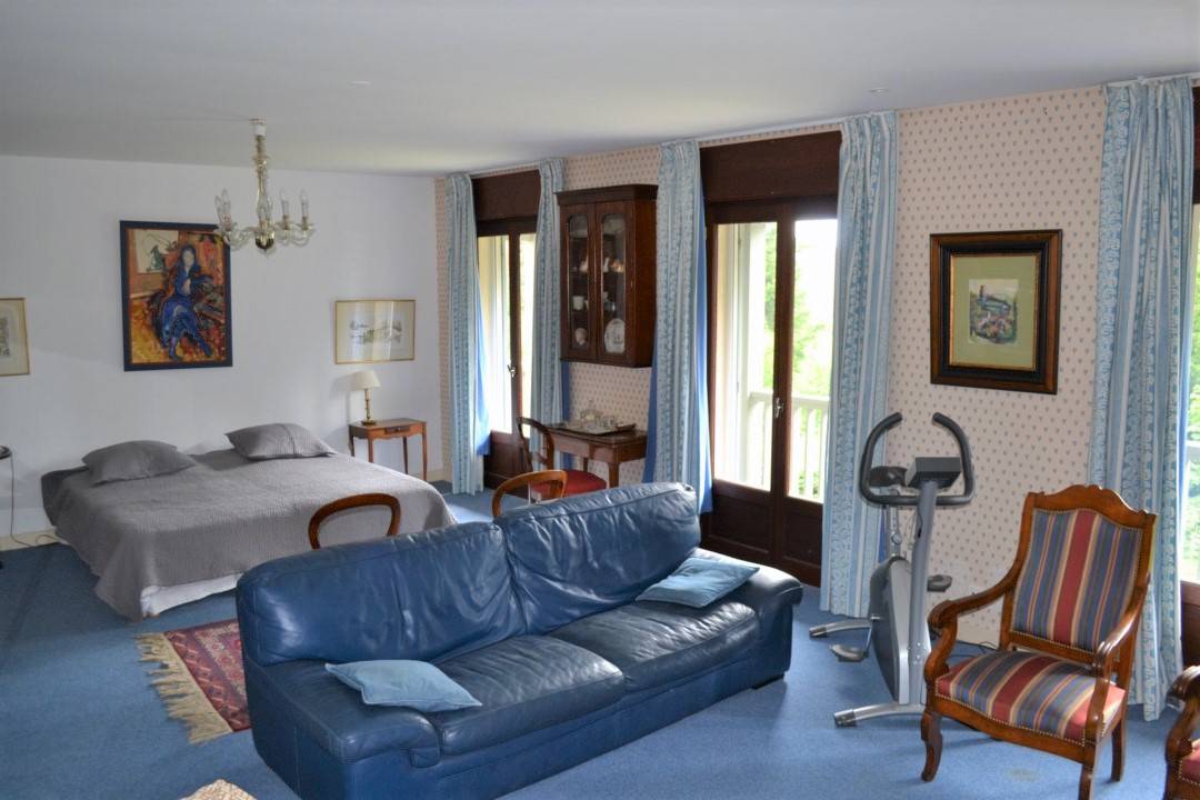 Grande et spacieuse villa. Belle qualité de construction.