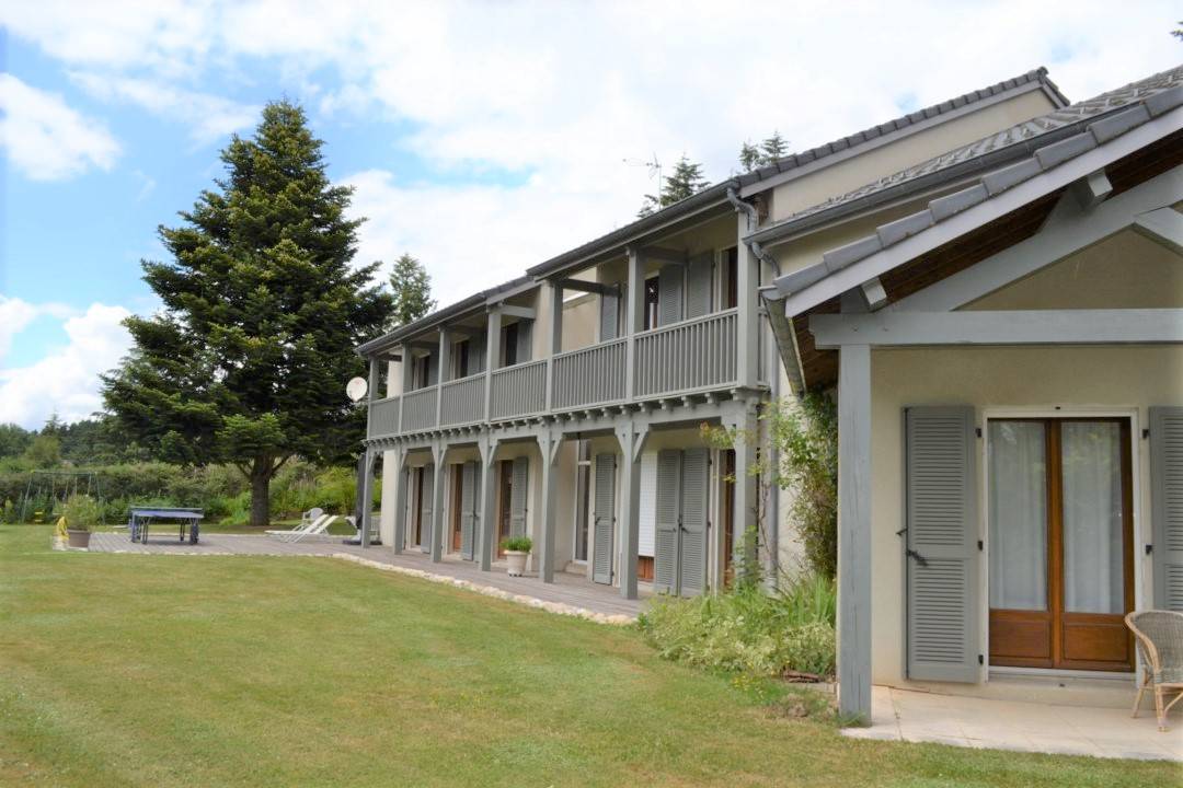 Grande et spacieuse villa. Belle qualité de construction.