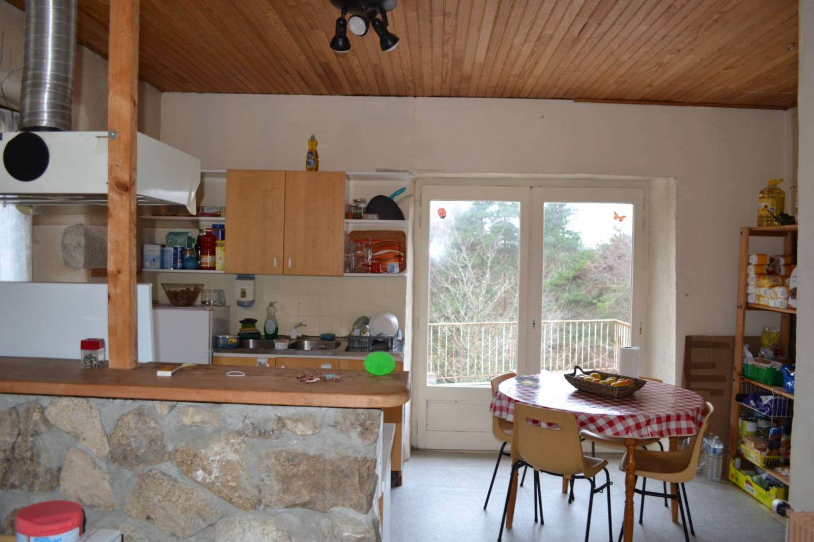 A vendre, ensemble de 3 bâtiments isolés avec 1.4 Hectares à Devesset