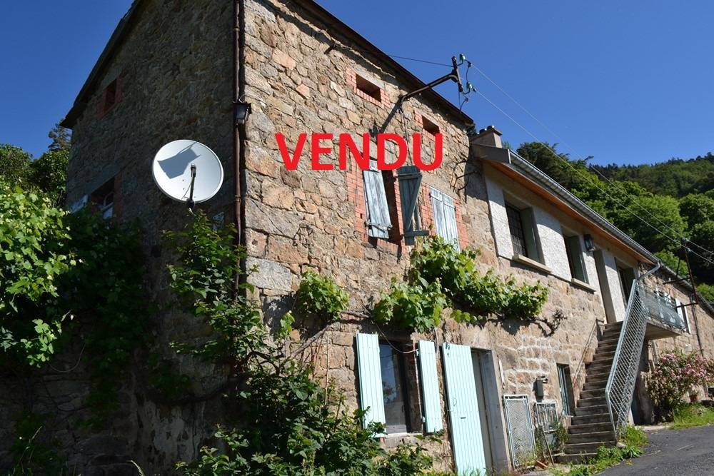 Maison de hameau  Campagne de St Agrève A rénover. Vue