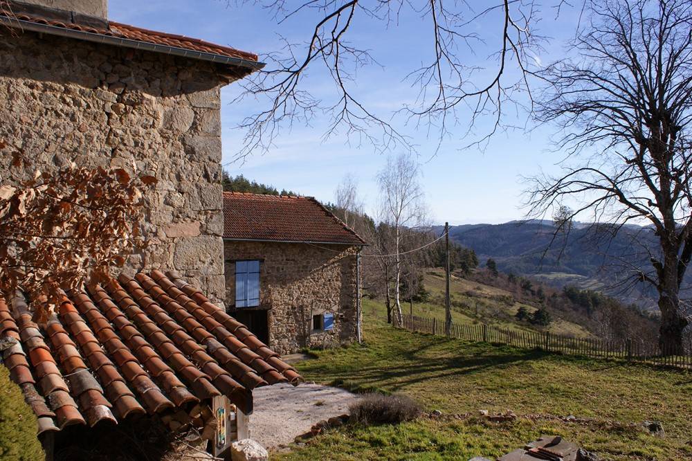 Ferme rénovée Les Nonières 14Ha de terrain. Isolé. Calme. Cachet.