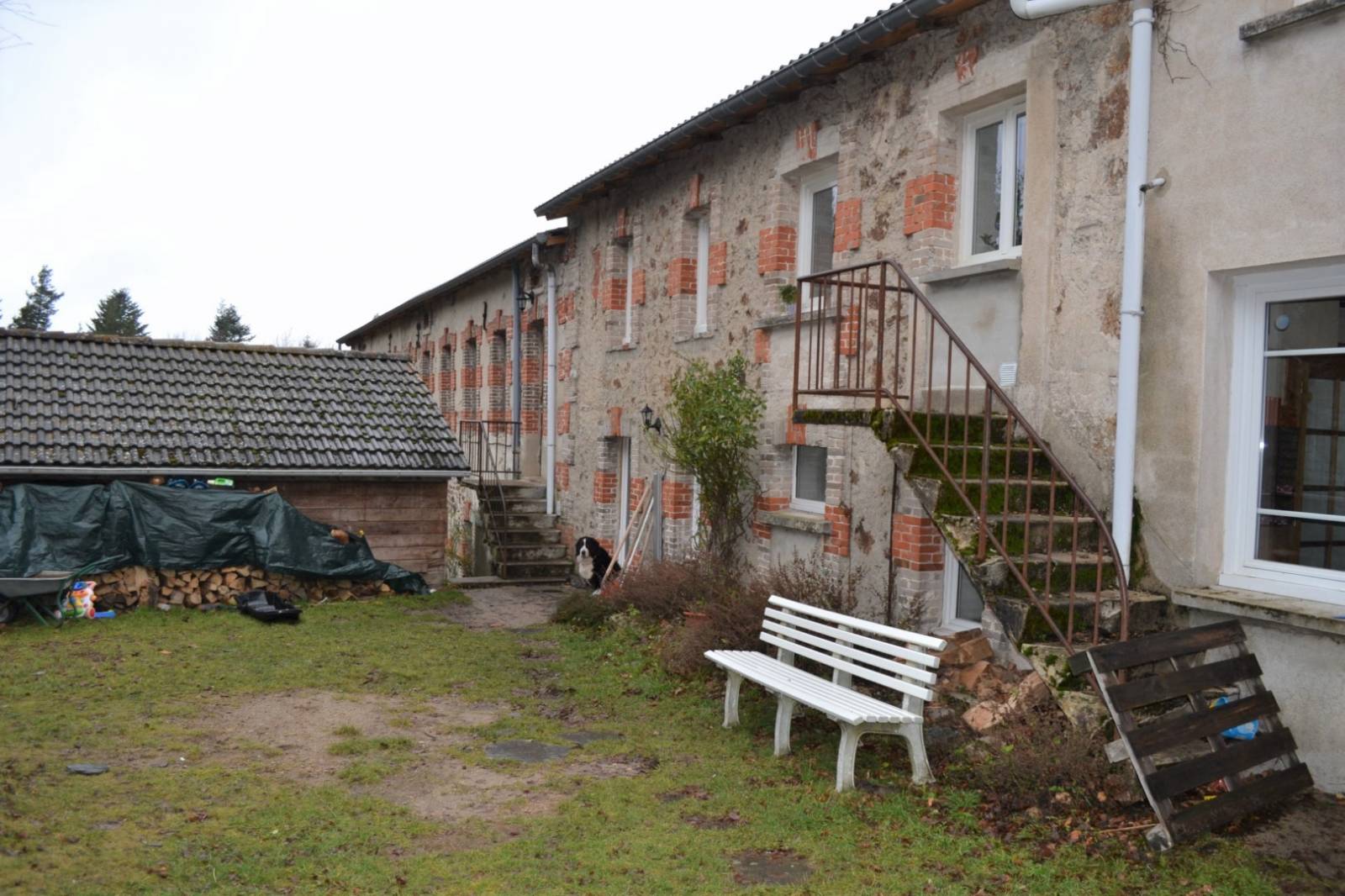 A vendre, ensemble de 3 bâtiments isolés avec 1.4 Hectares à Devesset