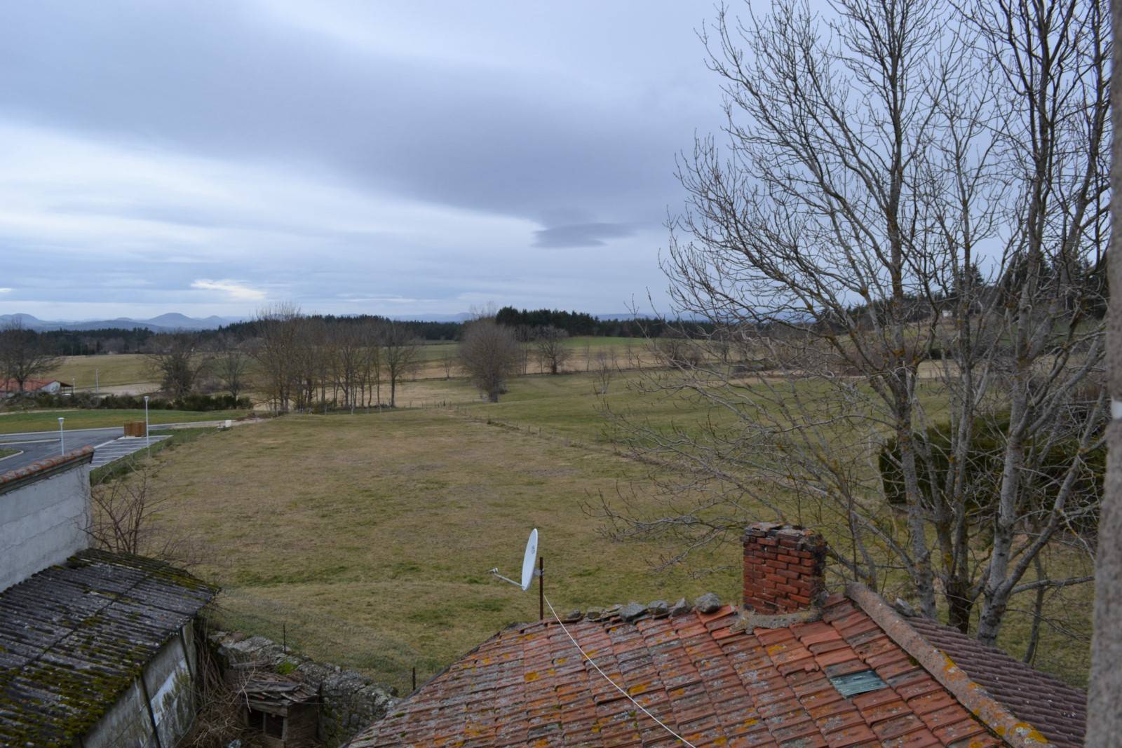 Maison de village en pierres à restaurer. Campagne de Tence