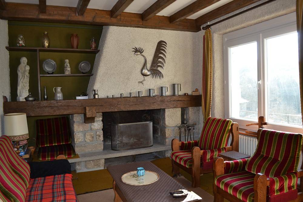 Maison de village proche centre ville avec vue.