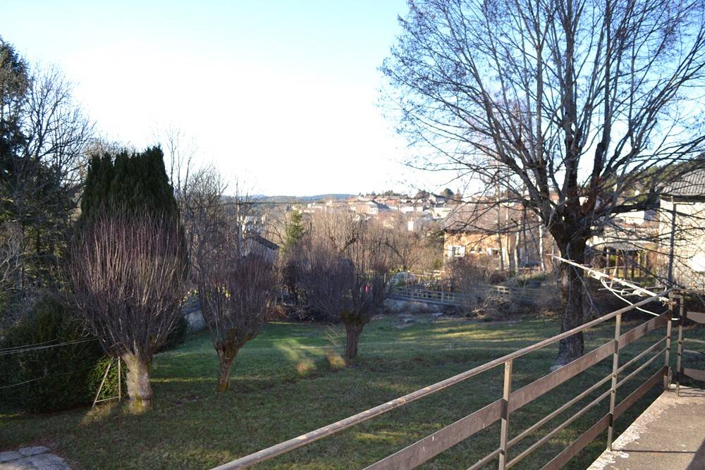 Maison de village proche centre ville avec vue.