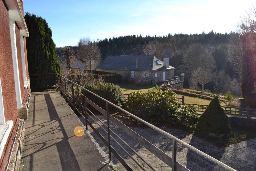 Maison de village proche centre ville avec vue.