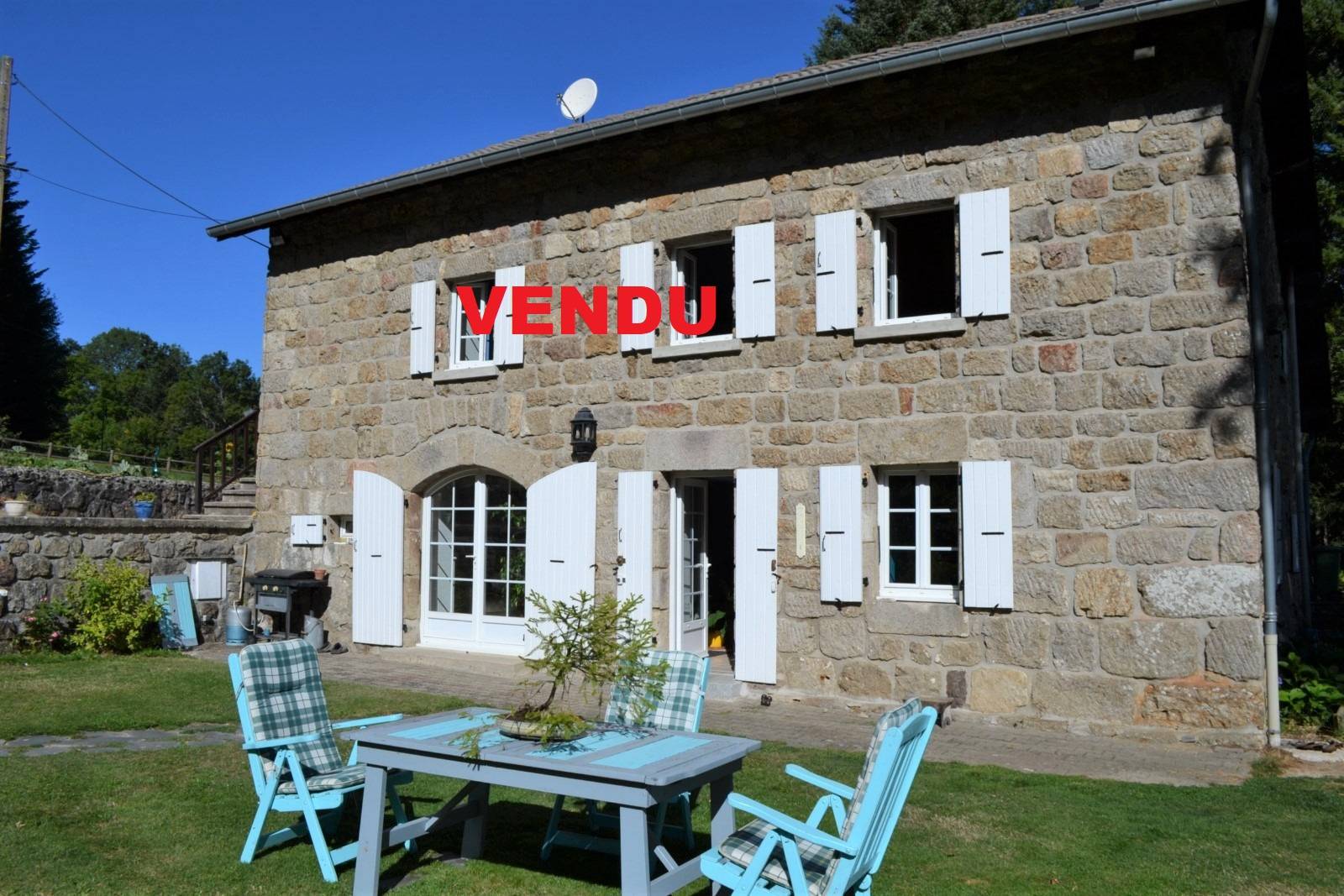 Jolie maison en pierres  sur secteur de Tence