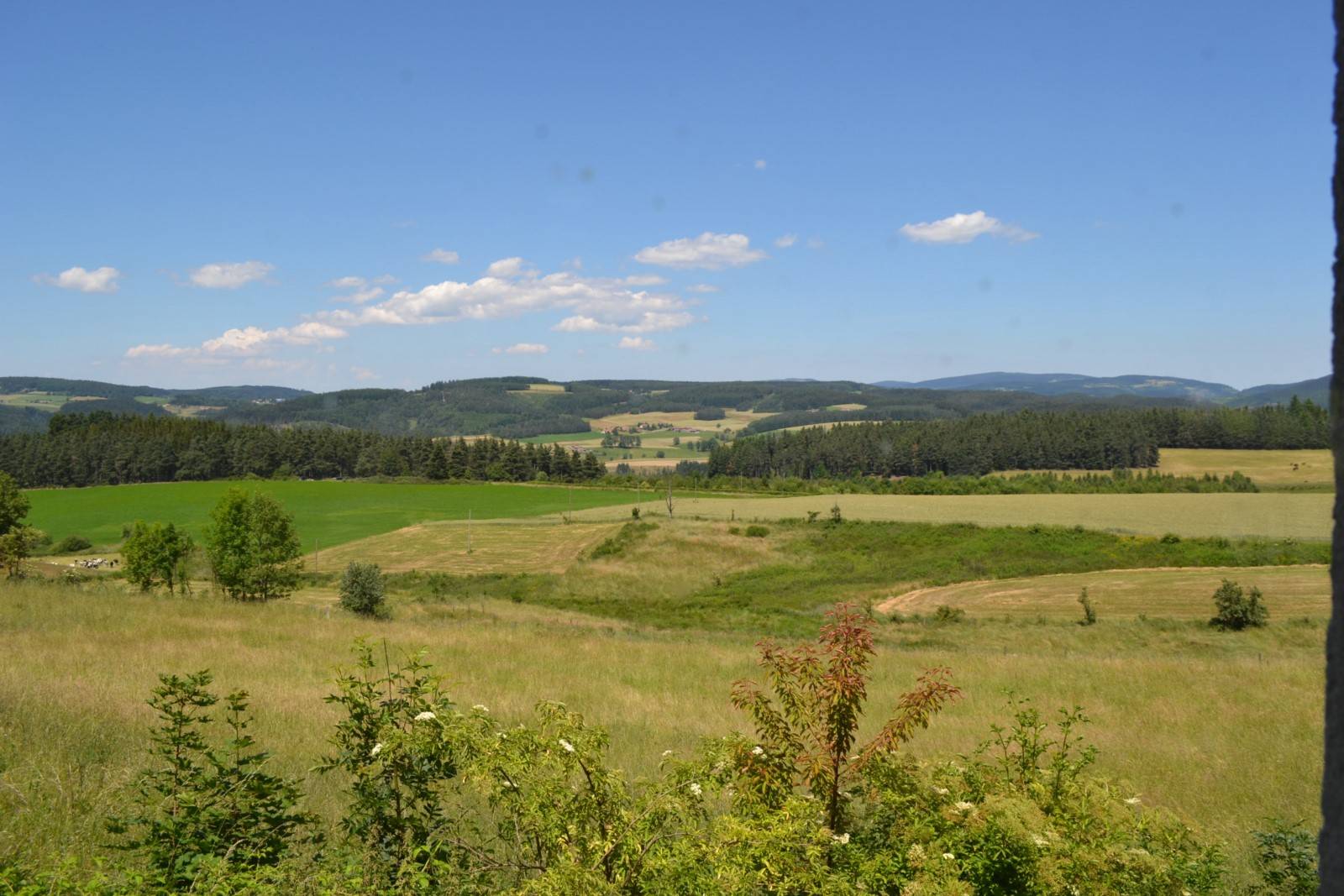 Maison  en pierres dans la campagne de Dunières