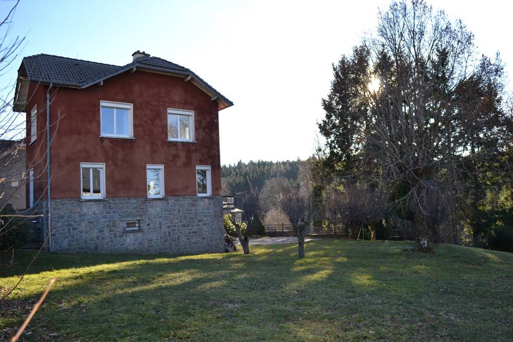 Maison de village proche centre ville avec vue.