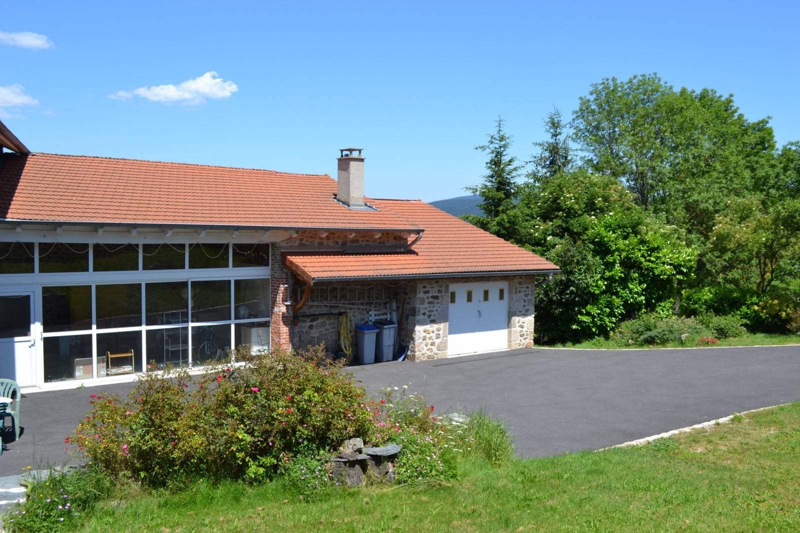 Maison  en pierres dans la campagne de Dunières