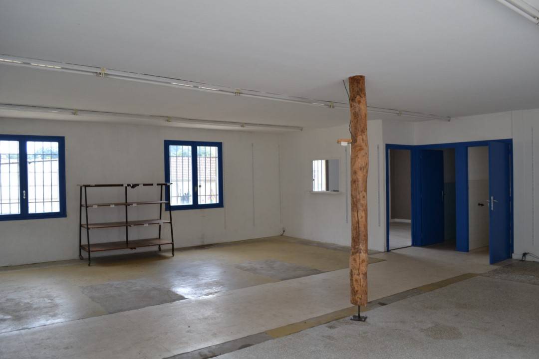 Bâtiment à usage industriel à Tence