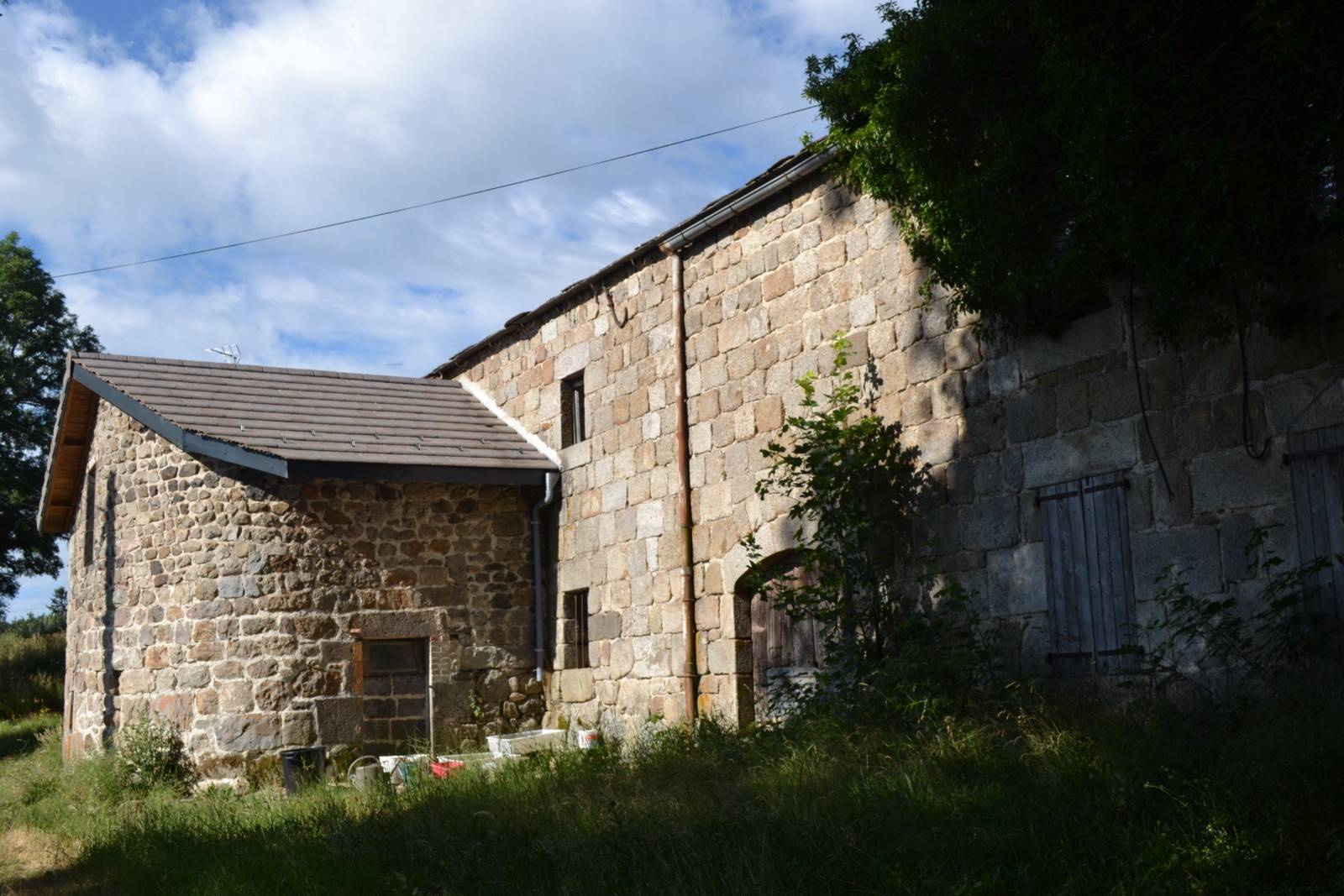 En campagne du Mazet, avec 2.7 ha de terrain et bois