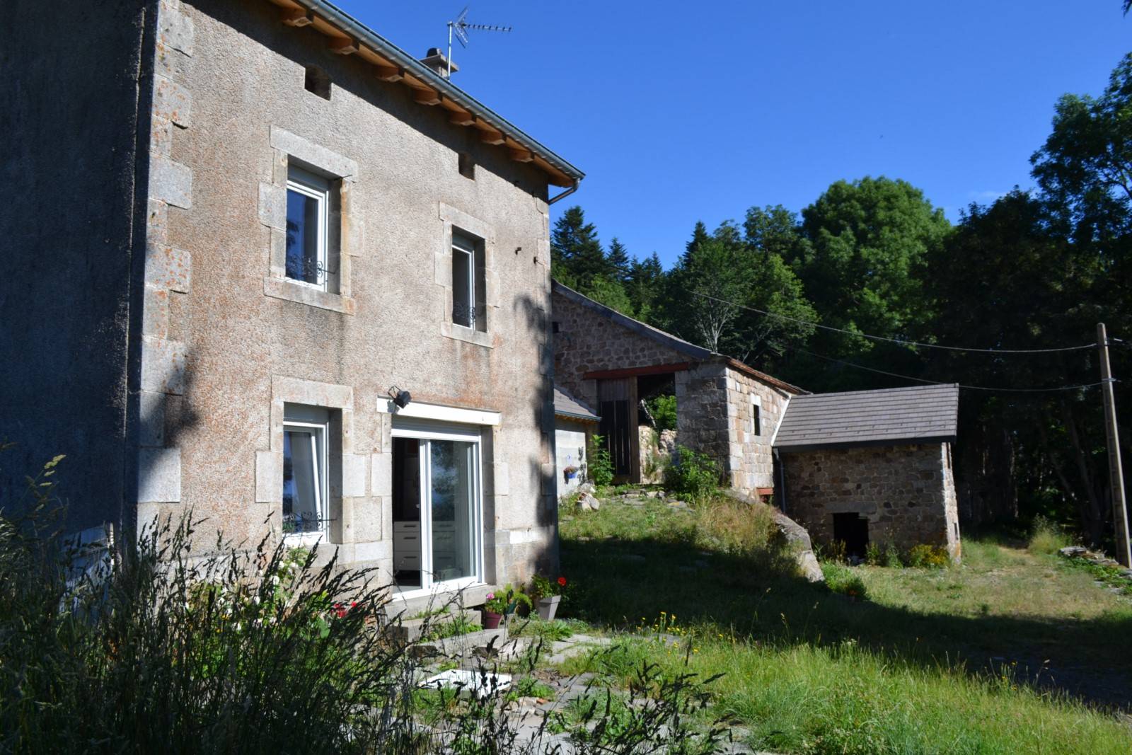 En campagne du Mazet, avec 2.7 ha de terrain et bois