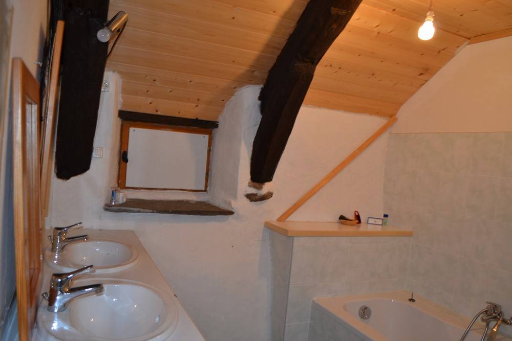 Ferme authentique du Mézenc, 1.4Ha de terrain, entièrement rénovée