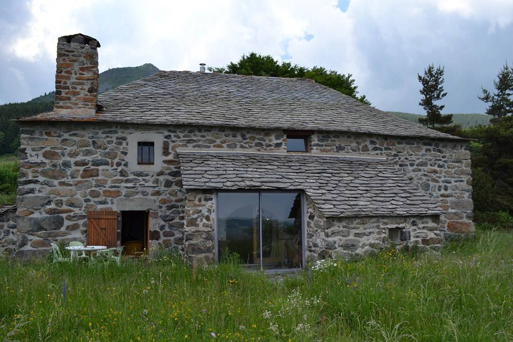 Ferme authentique du Mézenc, 1.4Ha de terrain, entièrement rénovée