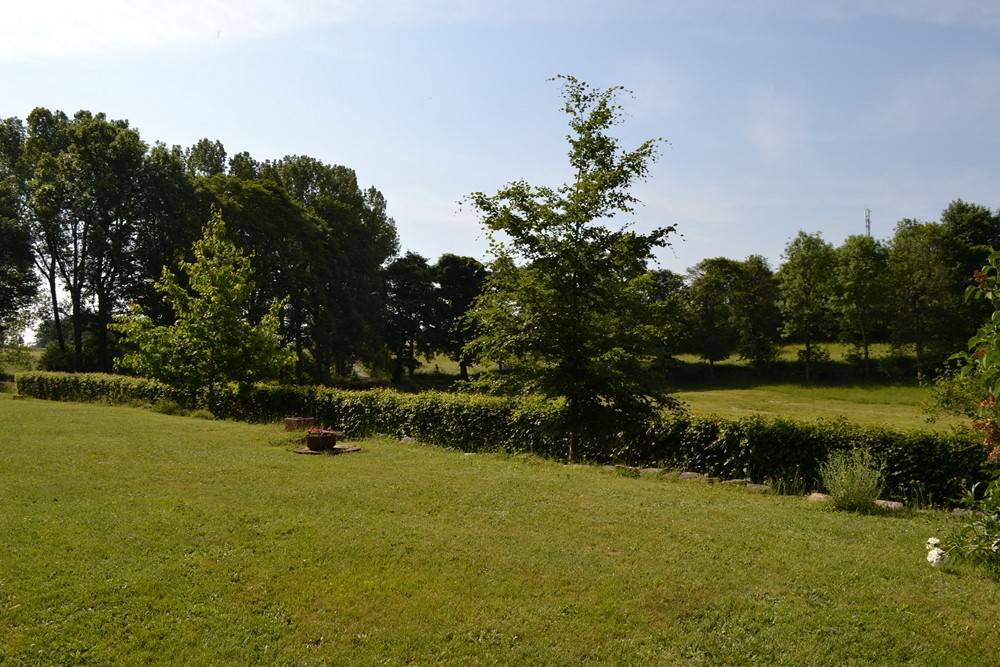 Maison à l'orée du village de St Agrève dans bel environnement campagnard