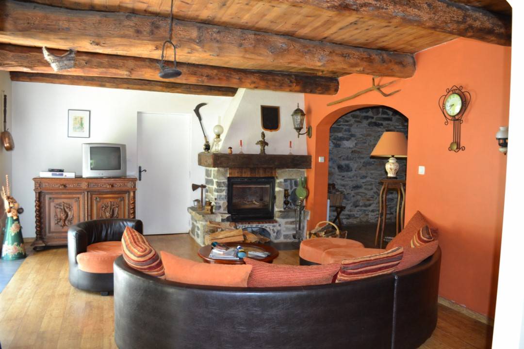 A vendre, ferme en pierre avec cachet à Champclause