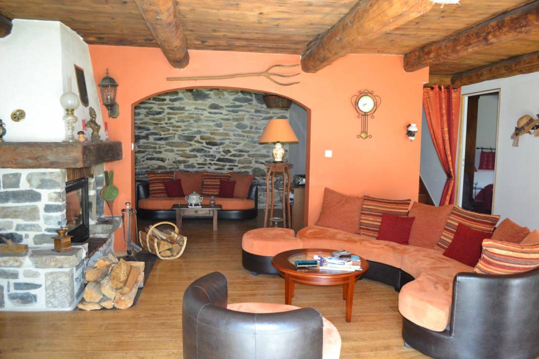 A vendre, ferme en pierre avec cachet à Champclause