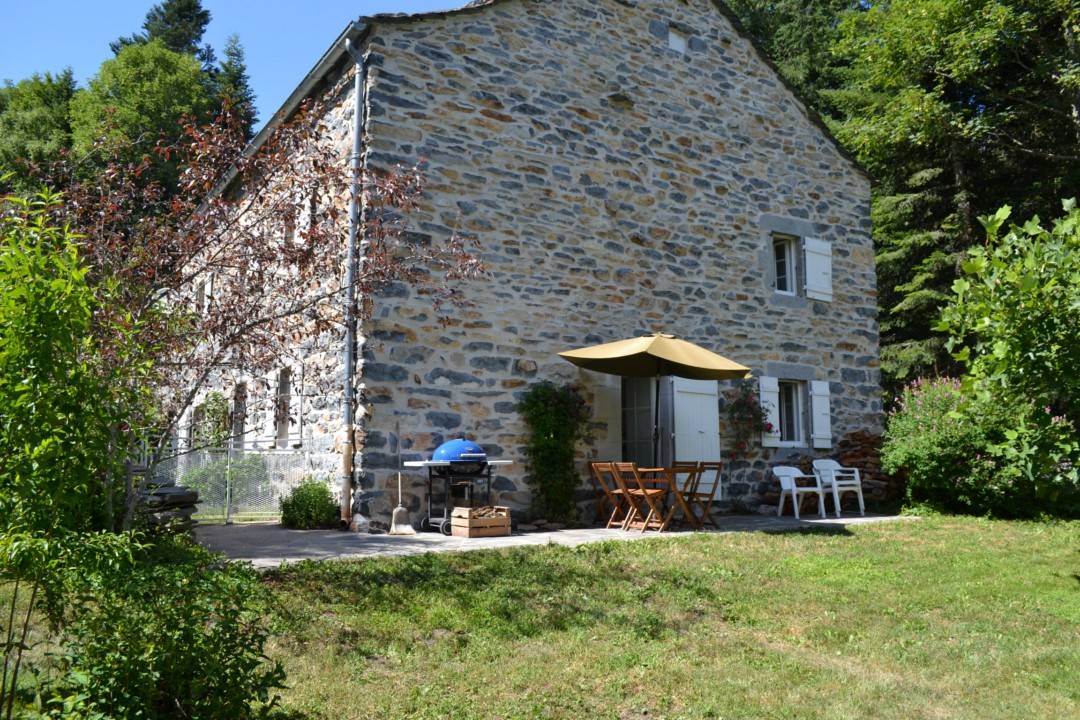 A vendre, ferme en pierre avec cachet à Champclause