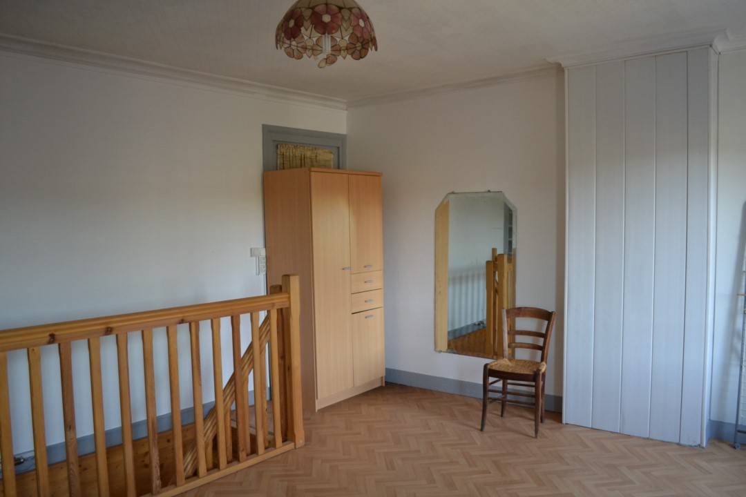 Immeuble avec duplex et studio au centre du village de TENCE