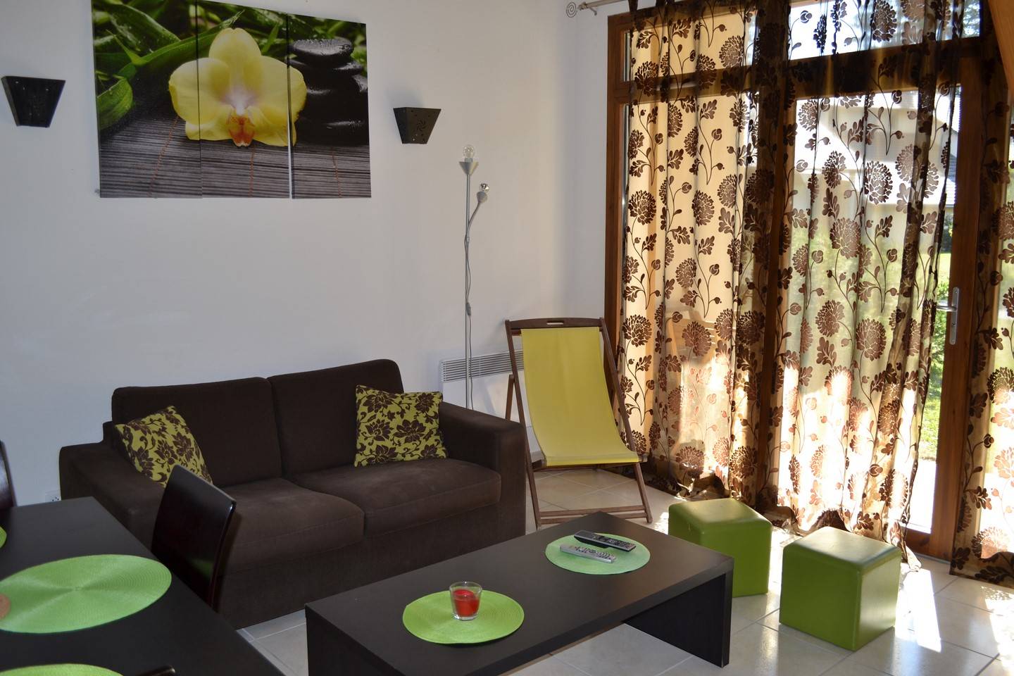 Le Chambon sur Lignon. Dans résidence avec parkings, T2 en duplex TBE.